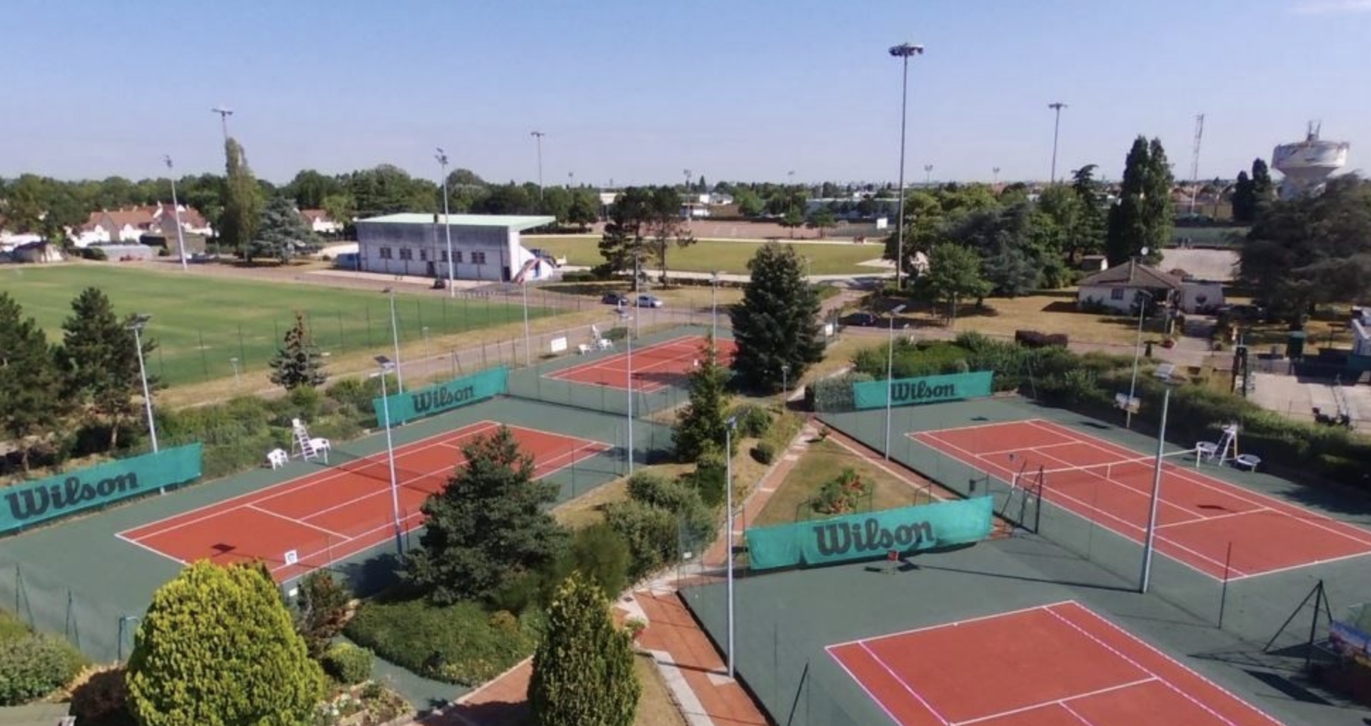Parc des Sports Jean-Moulin à Savigny-sur-Orge avec terrains de football, rugby et tennis